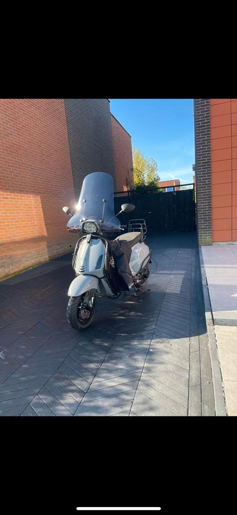 Vespa Sprint 2024 - nardo grey - 1600km - Vol Opties, Fietsen en Brommers, Scooters | Vespa, Zo goed als nieuw, Overige modellen