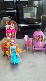 Barbie bed met Barbies en koets en paard, Kinderen en Baby's, Ophalen of Verzenden, Zo goed als nieuw, Barbie