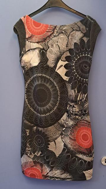 Desigual jurk met grafische print grijs mt S-M artnr 48990 beschikbaar voor biedingen