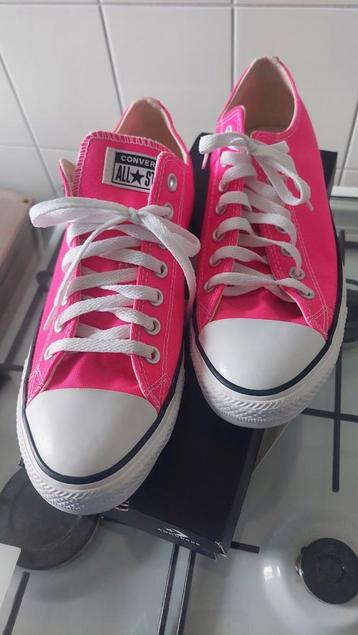 Nieuw All stars hyper Pink. Maat 42,5 beschikbaar voor biedingen