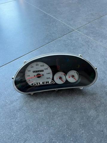 Runner sp 180 teller met glaasje. beschikbaar voor biedingen