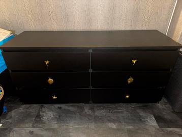 Zwarte ladekast met gouden details 75 euro zsm halen