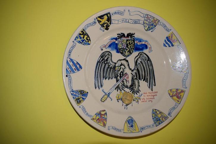 militaria bevrijding bord "het monster is verslagen", Verzamelen, Militaria | Tweede Wereldoorlog, Overige soorten, Overige typen