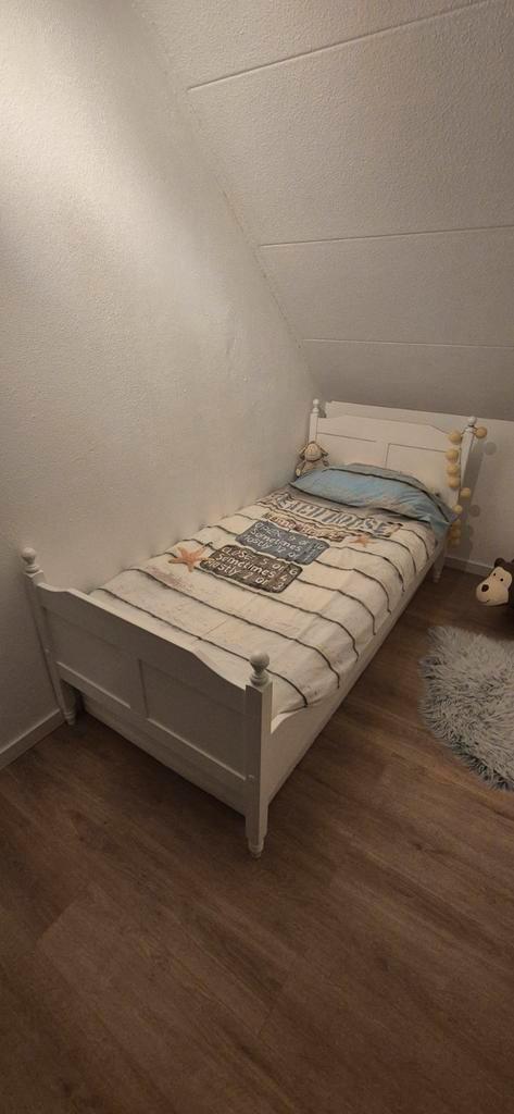 Kinder / tiener bed Amalia wit, Huis en Inrichting, Slaapkamer | Bedden, Zo goed als nieuw, Eenpersoons, 90 cm, 200 cm, Hout, Wit