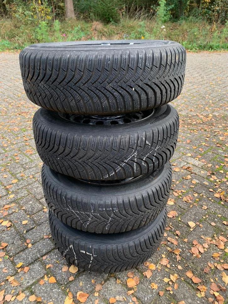 Hankook winterbanden | stalen velg | 4 stuks, Auto diversen, Autosport-onderdelen, Gebruikt, Ophalen