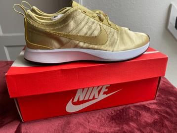 SPORTSCHOENEN NIKE WMNS EU38 GOLD beschikbaar voor biedingen