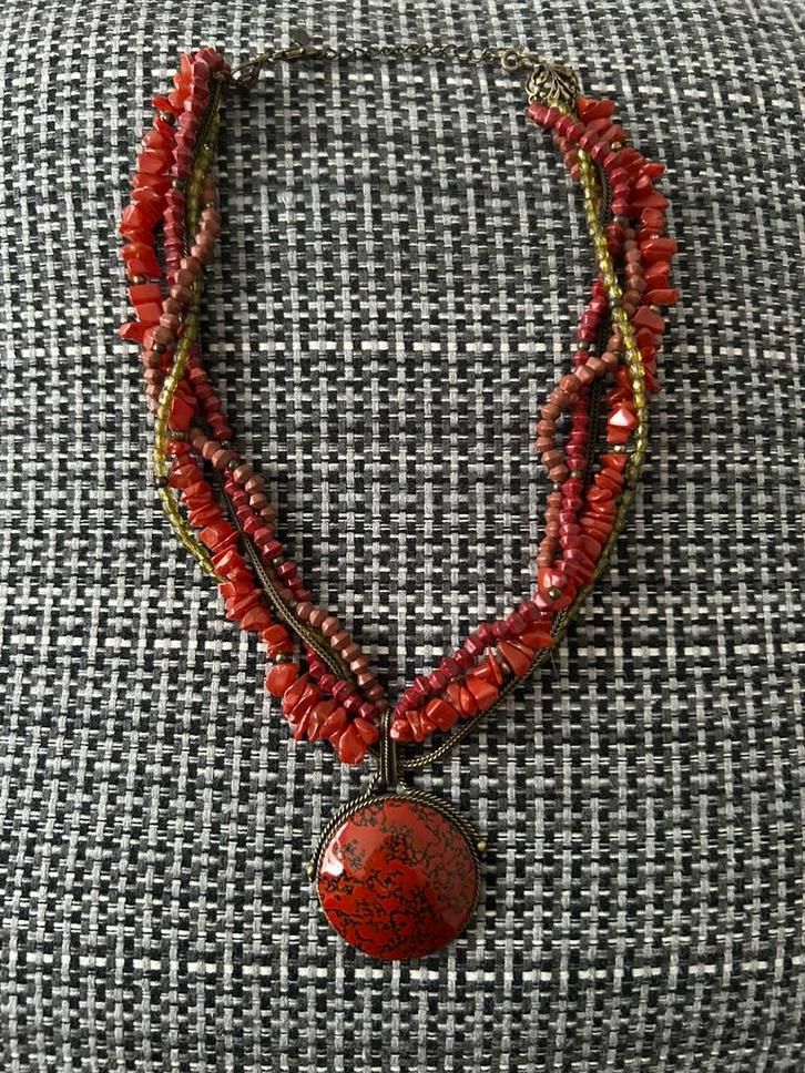Monet ketting met rode steen in de hanger, Sieraden, Tassen en Uiterlijk, Kettingen, Zo goed als nieuw, Overige materialen, Rood