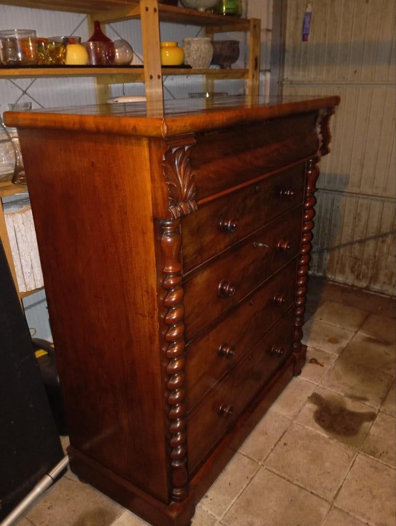 Fraaie mahonie ladekast met gedraaide zuilen, Ophalen