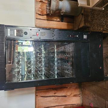 Gebruikte snoep en drankautomaat beschikbaar voor biedingen