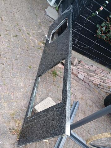 Stenen keukenblad met 6 pits gaskookplaat en wasbak beschikbaar voor biedingen