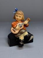 vintage beeldje meisje met gitaar – “Practice Makes Perfect”, Verzamelen, Speldjes, Pins en Buttons, Ophalen of Verzenden, Gebruikt