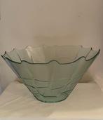Groenkleurige grote glazen schaal, Schaal, Rond, Ophalen of Verzenden, Glas