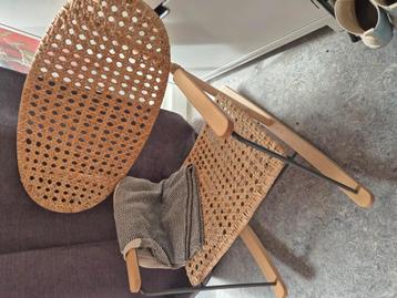 Leuke rotan riete schommelstoel.  beschikbaar voor biedingen