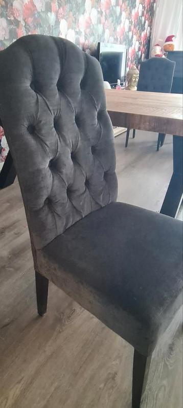6 grijze eetstoelen beschikbaar voor biedingen