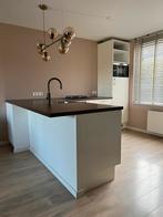 Complete hoekkeuken schiereiland IKEA crème walnoot houtlook, Huis en Inrichting, Ophalen, Gebruikt, Hoekkeuken, Kunststof