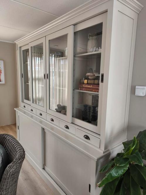 Prachtige grote buffetkast zacht beige, hoog 2,32 breed 2,37, Huis en Inrichting, Kasten | Buffetkasten, Zo goed als nieuw, 200 cm of meer