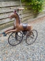 Antieke kinderfietsje met houten paard., Ophalen