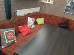 Gratis hoekbank met tafel uit grootmoeders tijd, Huis en Inrichting, Ophalen, Gebruikt, Hout, Retro
