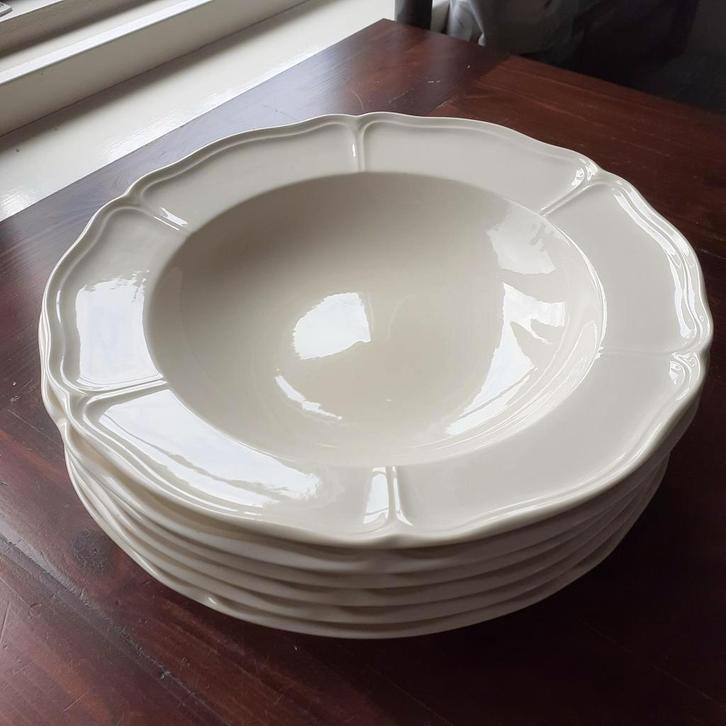 Wedgwood QUEENS PLAIN  Puntgave nieuwe pastaborden Ø 27 cm, Huis en Inrichting, Keuken | Servies, Zo goed als nieuw, Bord(en)