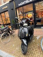 Vespa Sprint 2024 Full Option – Glans Zwart, Fietsen en Brommers, Scooters | Vespa, Ophalen, Zo goed als nieuw, Benzine