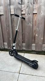 Elektrische step. ( moet wel nagekeken worden ivm opladen), Fietsen en Brommers, Steps, Ophalen, Zo goed als nieuw, Elektrische step (E-scooter)