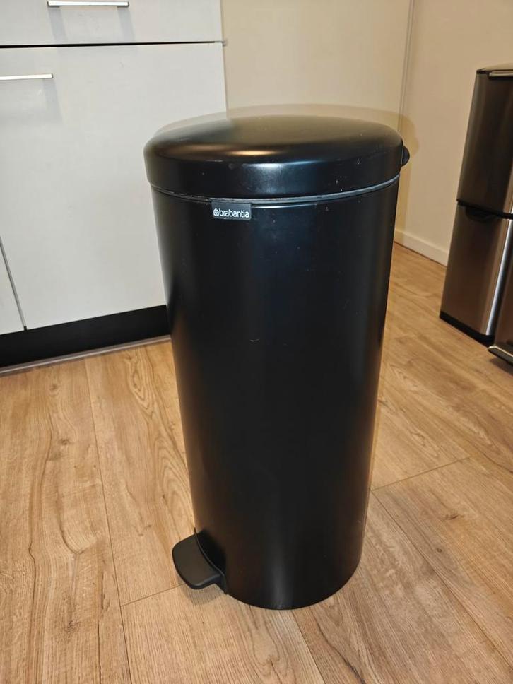 Brabantia Pedaalemmer Prullenbak 30L, Huis en Inrichting, Woonaccessoires | Prullenbakken, Gebruikt, Metaal, 50 tot 75 cm, 30 tot 40 liter