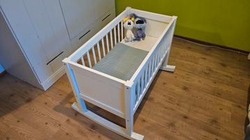 Mooi Wiegje, Schommel wieg met matras beschikbaar voor biedingen