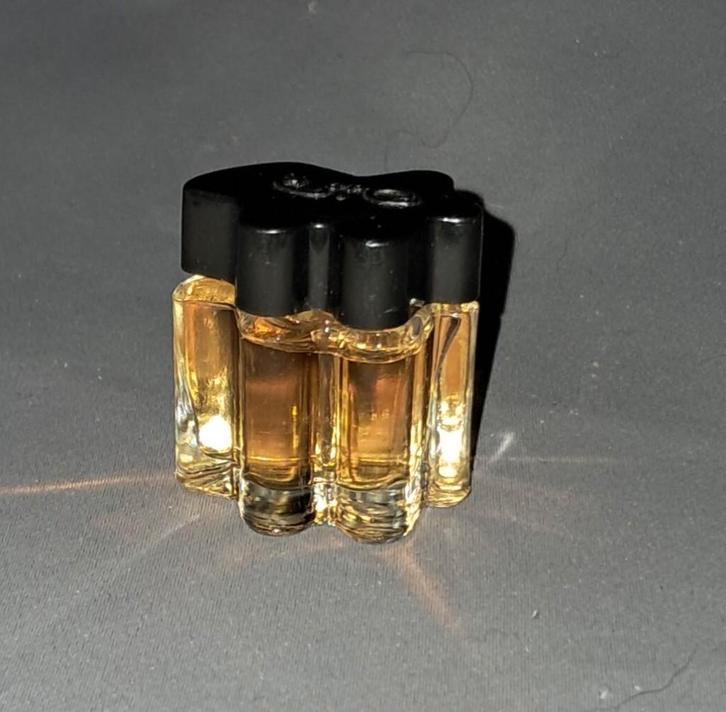 Volle parfum mini Oscar de la renta zwarte dop, Verzamelen, Parfumverzamelingen, Zo goed als nieuw, Miniatuur, Gevuld, Ophalen of Verzenden