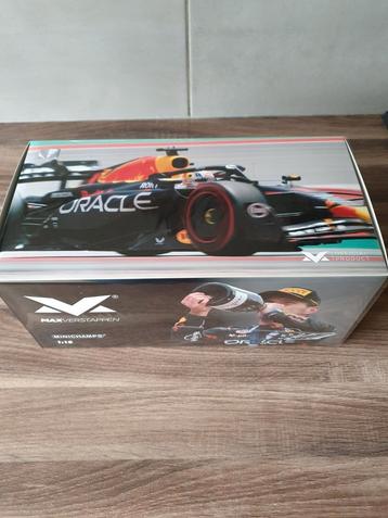 Max verstappen RB19 winnaar Spanje 2023 schaal 1/18  beschikbaar voor biedingen