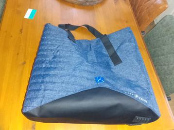 Cast Iron tas beschikbaar voor biedingen