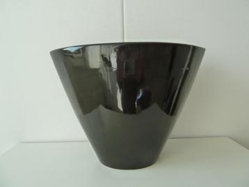 Zwarte ellipsvormige bloempot / plantenpot beschikbaar voor biedingen