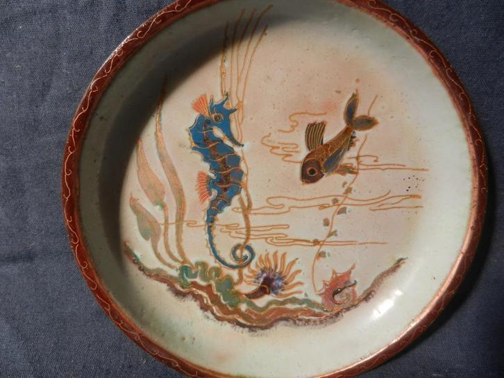Rond email schaaltje met zeepaard en vis ca 1960 d. 12,2, Antiek en Kunst, Antiek | Emaille, Ophalen of Verzenden