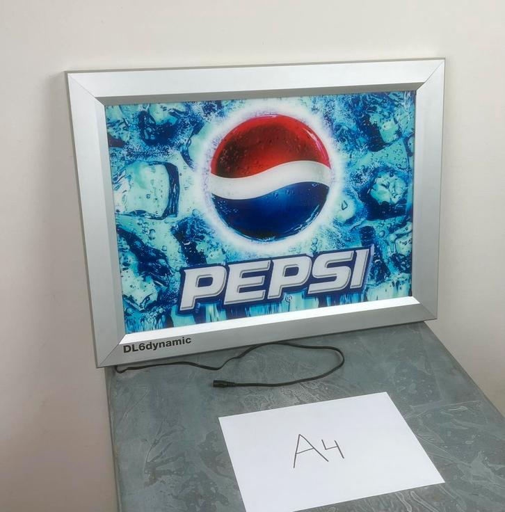 LED kliklijst B2 (67 x 50,5 cm) – PEPSI, Huis en Inrichting, Woonaccessoires | Lijsten, Zo goed als nieuw, 50 tot 75 cm, 50 tot 75 cm