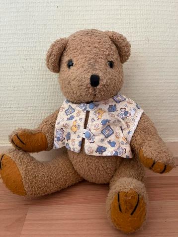 Oude Teddybeer beschikbaar voor biedingen