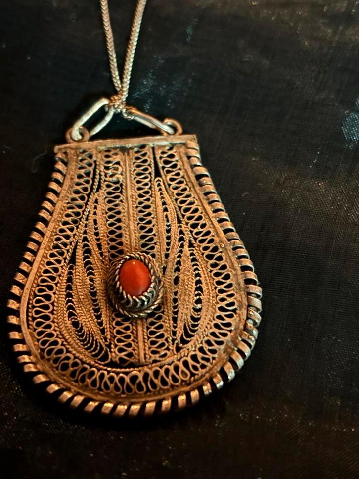 Zilveren Filigrain Hanger met Collier en bloedkoraal!, Sieraden, Tassen en Uiterlijk, Antieke sieraden, Ketting, Zilver, Ophalen of Verzenden