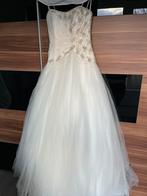 Bruidsjurk met sleep, maat 38, Kleding | Dames, Trouwkleding en Trouwaccessoires, Ophalen, Zo goed als nieuw, Wit, Trouwjurk