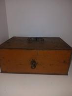 Antiek kluisje met sleutel, Antiek en Kunst, Ophalen of Verzenden