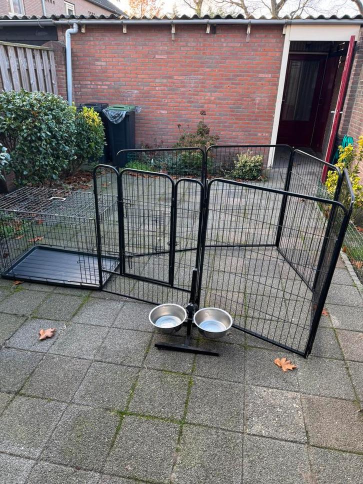 Bench + puppy ren + aluminium voeder en drink bak, Dieren en Toebehoren, Hondenbenches, Zo goed als nieuw, Ophalen of Verzenden