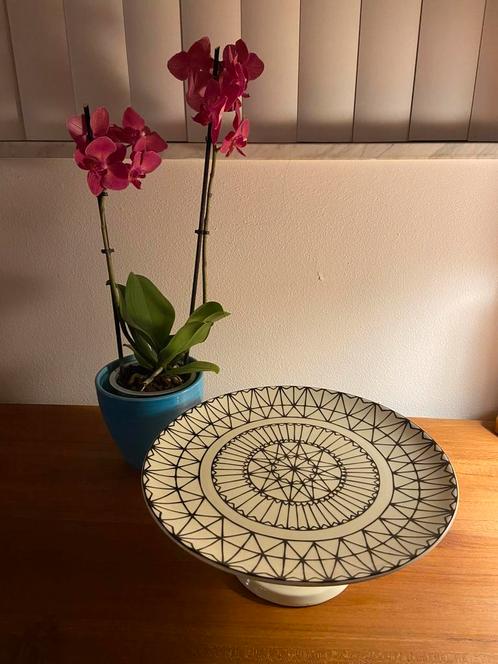 IKEA Taart plateau 31/12cm wit met zwarte decoratie limited, Huis en Inrichting, Woonaccessoires | Etagères, Zo goed als nieuw