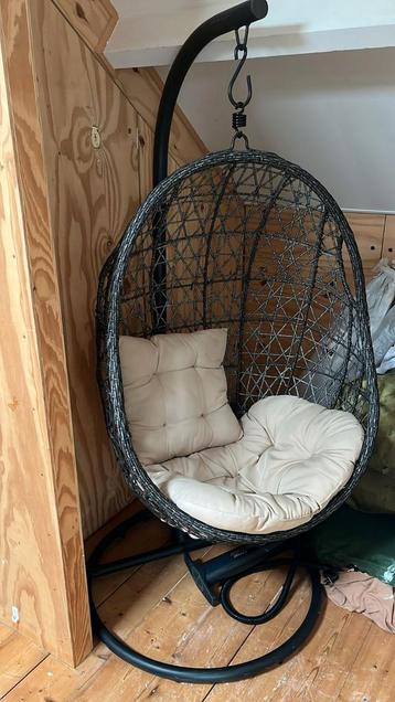 Hangstoel,  eistoel voor binnen of buiten in overkapping  beschikbaar voor biedingen