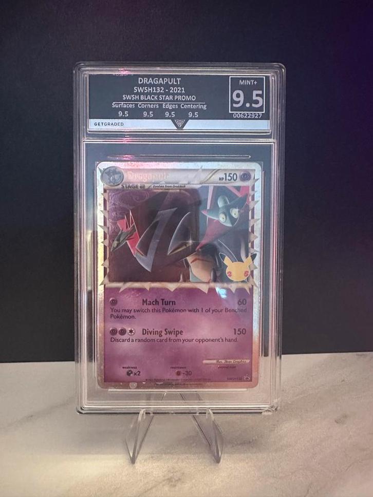 Dragapult SWSH132 Celebrations - M, Hobby en Vrije tijd, Verzamelkaartspellen | Pokémon, Nieuw, Losse kaart, Ophalen of Verzenden