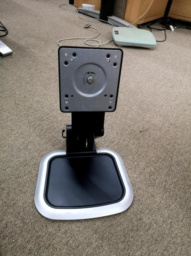 HP monitorstand draaibaar, Computers en Software, Monitoren, Gebruikt, Draaibaar, Kantelbaar, Onbekend, Ophalen of Verzenden