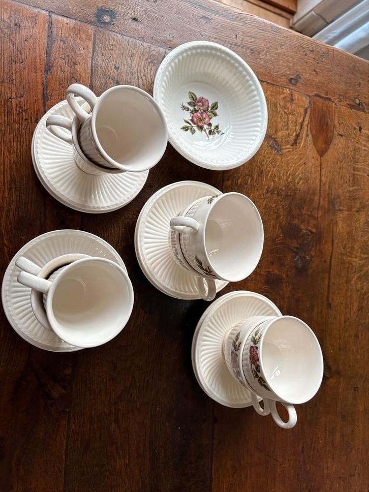 Wedgwood Briar Rose Servies - Kopjes, Schotels & Schaal, Huis en Inrichting, Keuken | Servies, Gebruikt, Kop(pen) en/of Schotel(s)
