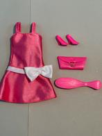 Barbie clutch 1960 pink, Verzamelen, Poppen, Ophalen of Verzenden, Zo goed als nieuw, Kleertjes