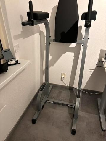 Body solid vertical knee raise and dip beschikbaar voor biedingen