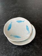 Twee handgemaakte schitels, schaaltjes, vissen, Huis en Inrichting, Keuken | Servies, Keramiek, Nieuw, Ophalen of Verzenden, Schaal of Schalen