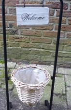 bord met welkom op standaard met rieten bloemenpot, Ophalen of Verzenden