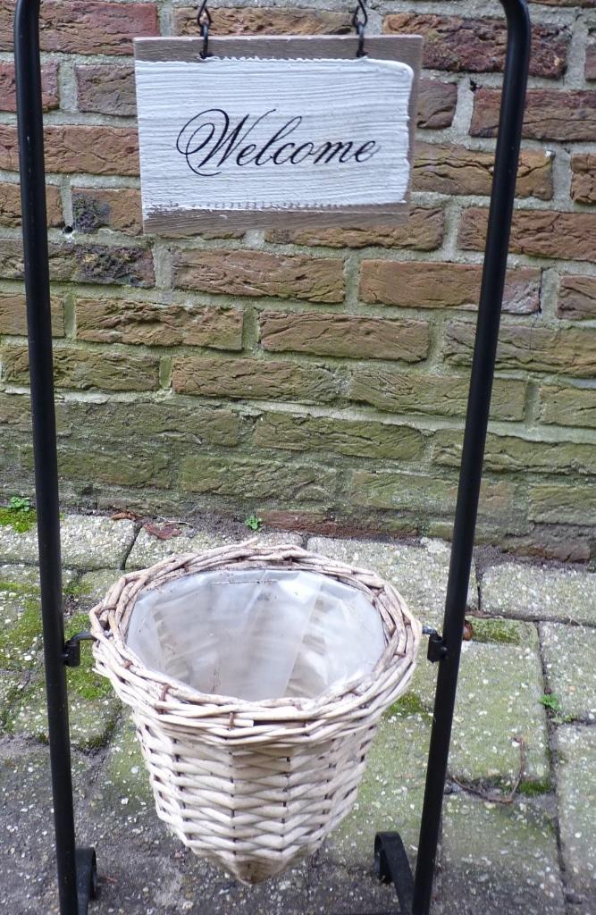 bord met welkom op standaard met rieten bloemenpot, Antiek en Kunst, Curiosa en Brocante, Ophalen of Verzenden