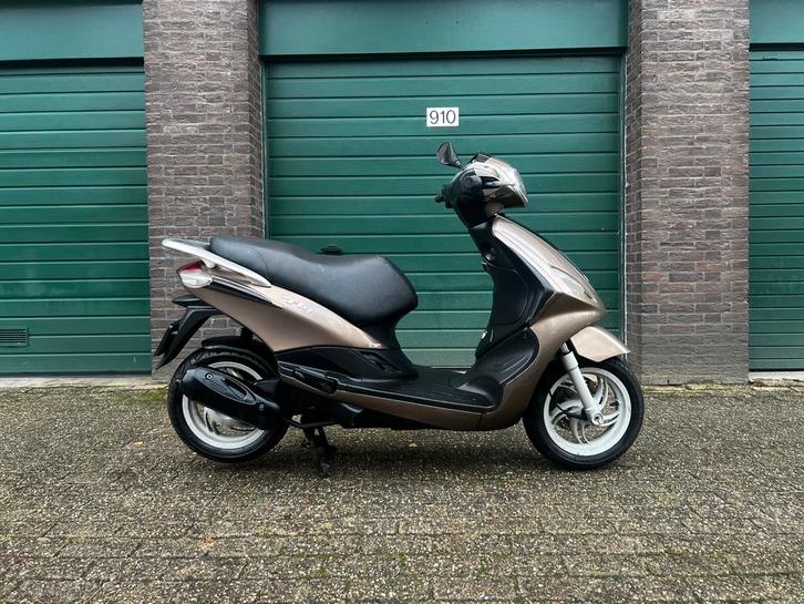 Piaggio New Fly Brom, Fietsen en Brommers, Scooters | Piaggio, Gebruikt, Fly, Benzine, Ophalen of Verzenden