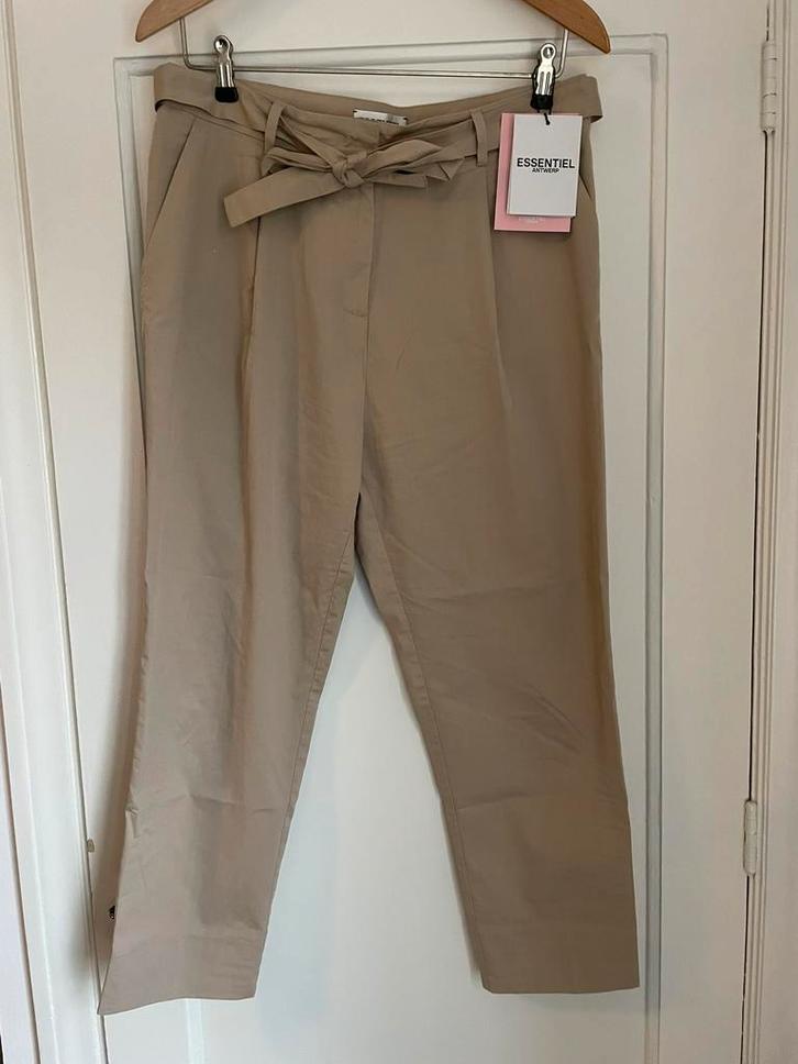 Hele mooie broek Essentiel Antwerp mt 40, Kleding | Dames, Broeken en Pantalons, Zo goed als nieuw, Maat 38/40 (M), Beige, Ophalen of Verzenden